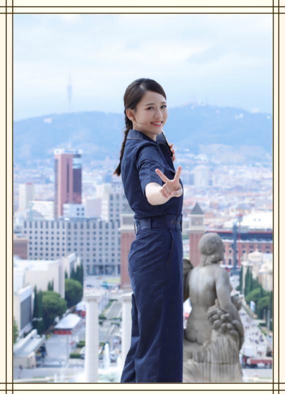 陈乔恩现身机场，竟穿了条80年代的牛仔裤，网友:我妈都不穿了