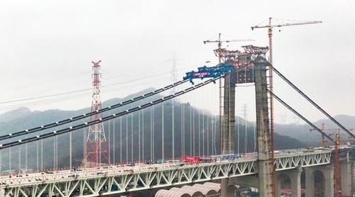  [悬索桥]中国首座公铁两用悬索桥合龙