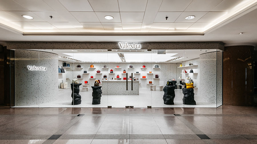 Valextra 在香港海港城新门店,找来了英国设计师 Max Lamb 操刀设计