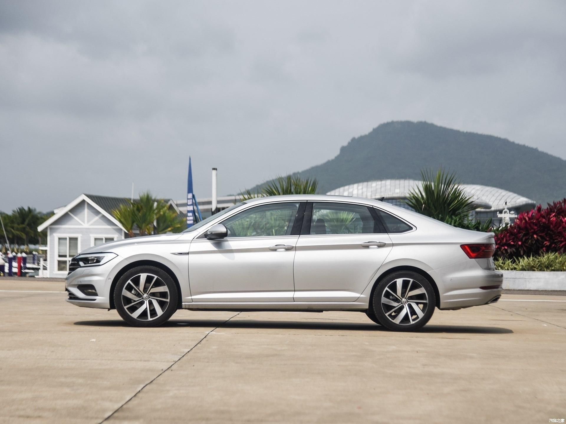 「紧凑」15万德日紧凑A级车对决,卡罗拉和速腾的差别不止是外形