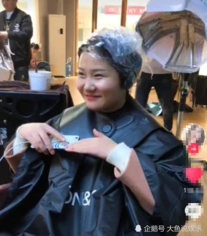 女子为相亲去换发型，看第一眼以为是青铜，当看到最后一张的时候