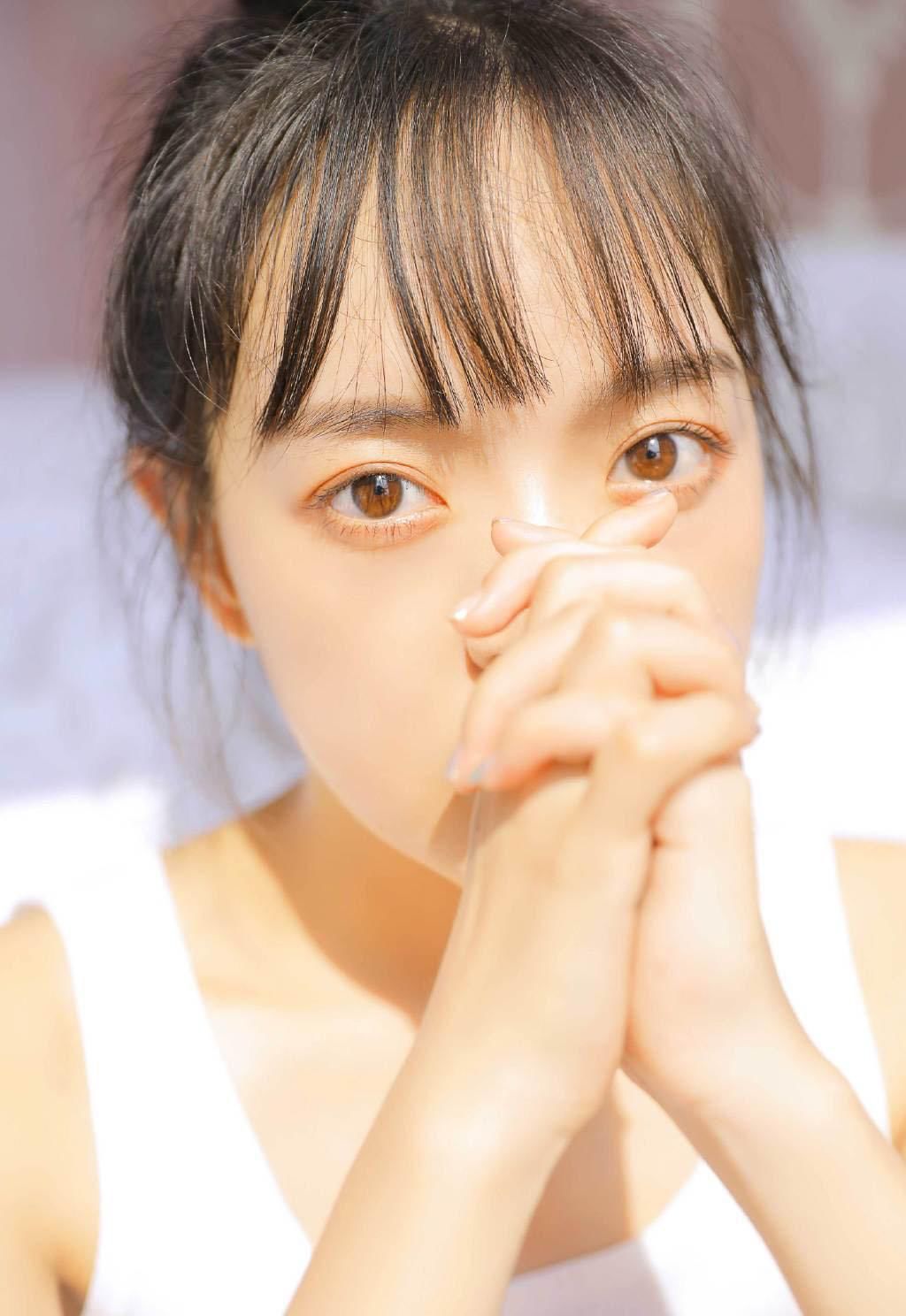 丰满美女尤物背心吊带性感长腿美女图片 第一辑