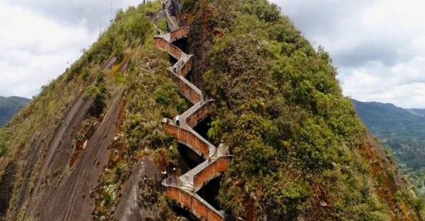 世界上最陡的房屋，每次回家都要爬200米，房主无奈卖房！