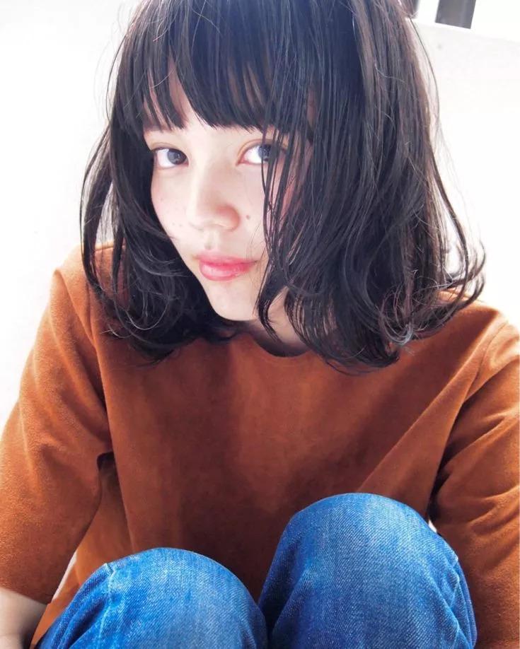 今年最火的“缩脸短发”，让脸小到不行