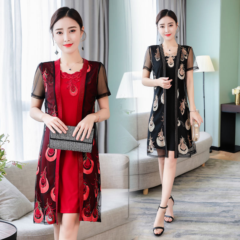 不得了!50岁婆婆穿这印花裙，实在太显嫩了，简直让我一饱眼福