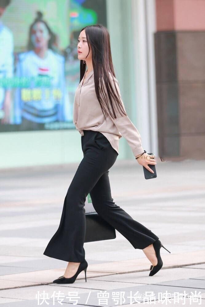 ?的路人街拍,长直发女神身材高挑,穿着更显靓丽,高跟鞋抢镜!!