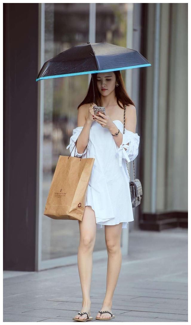 街拍：图1皮肤白皙，图2惊艳世俗，图3小姐姐时尚前卫！