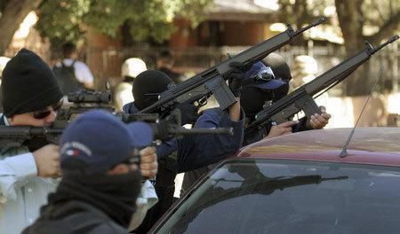 警方难敌墨西哥特种兵毒贩,收缴的武器可装备