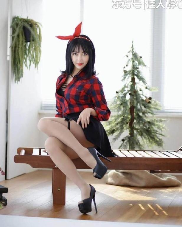 贴身短裤的小姐姐,紧紧的很显身材