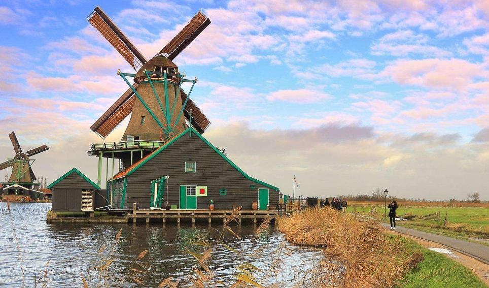 欧洲多美女的“巨人国”，人均身高世界第一，女游客：别带男友来