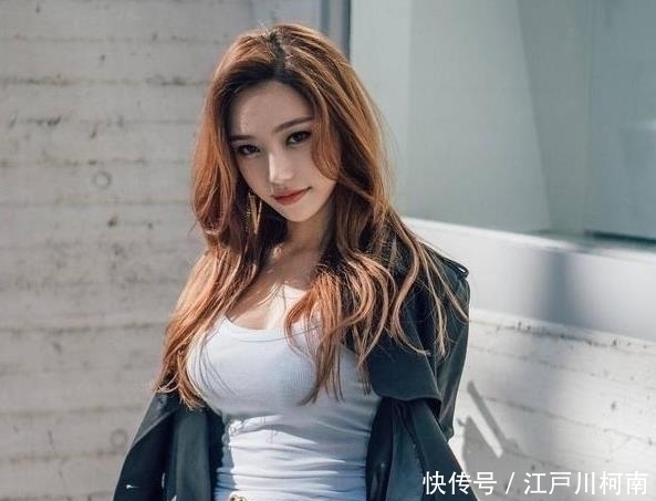  漂亮■时尚街拍街上的时尚漂亮的小姐姐，牛仔裤一样可以很美