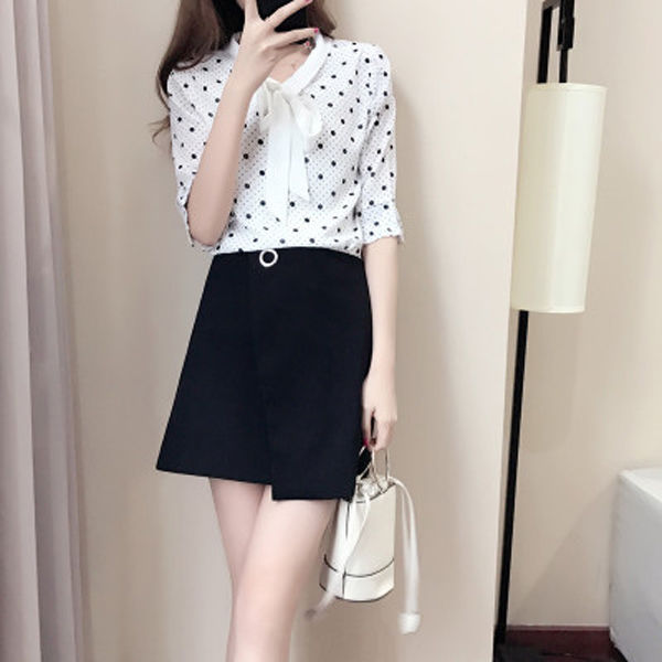 没到1米6的老婆把高跟鞋扔了，穿这样短套装，搭平底鞋也显高