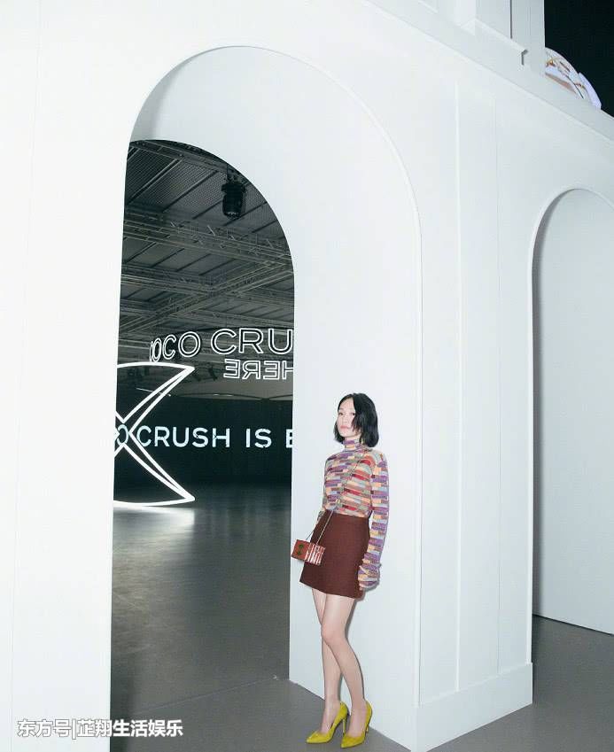 当30岁毛晓彤与44岁周迅撞衫，终于见识到什么是真正的好身材