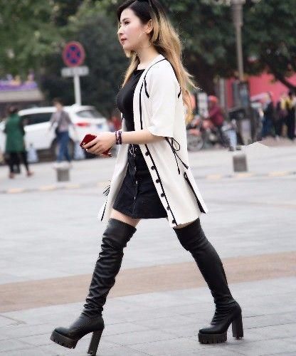  [女人]街拍：小短腿也有大性感，养眼美女身材傲人，女人味十足