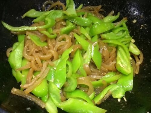  [放在清水内]4月，遇到它必买5斤，每天炒一盘，补水养颜，美白皮肤，肌肤像冻龄
