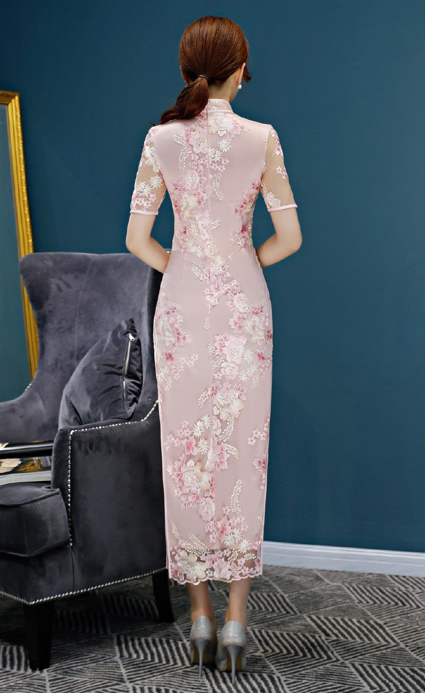 夏日透明蕾丝旗袍裙小姐姐，身材苗条，皮肤白嫩优雅迷人！