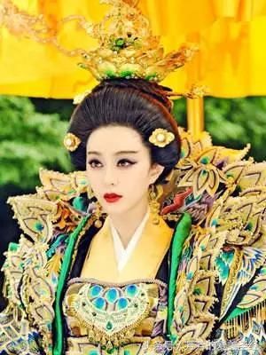 电视剧里那些黑化的形象，演技不够在妆容凑