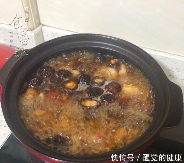  『女人』皮肤差不用怕，女人常吃此菜，养颜嫩肤又养血，皮肤越来越好了！