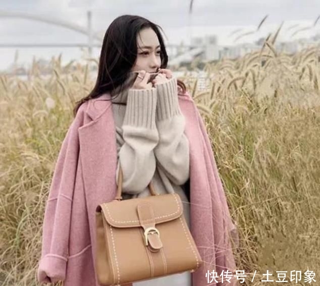  #路人甲#为什么别人穿大衣是气质女郎，而你就是路人甲？秋冬穿搭看这里～