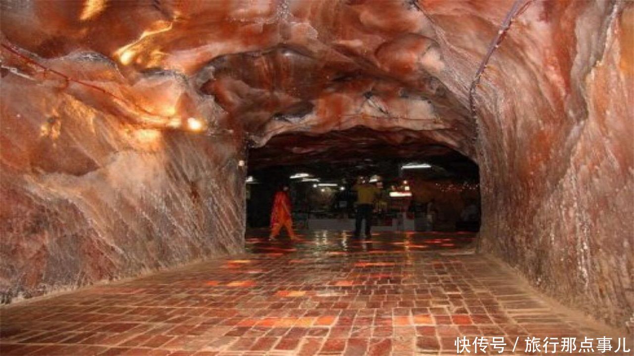 在中国便宜进口，高价卖给中国，这东西中国游客还争相抢购！