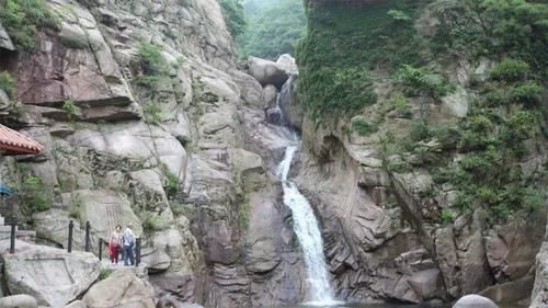 中国海岸线第一高山,海拔1132米,号称力压泰山却鲜有人知
