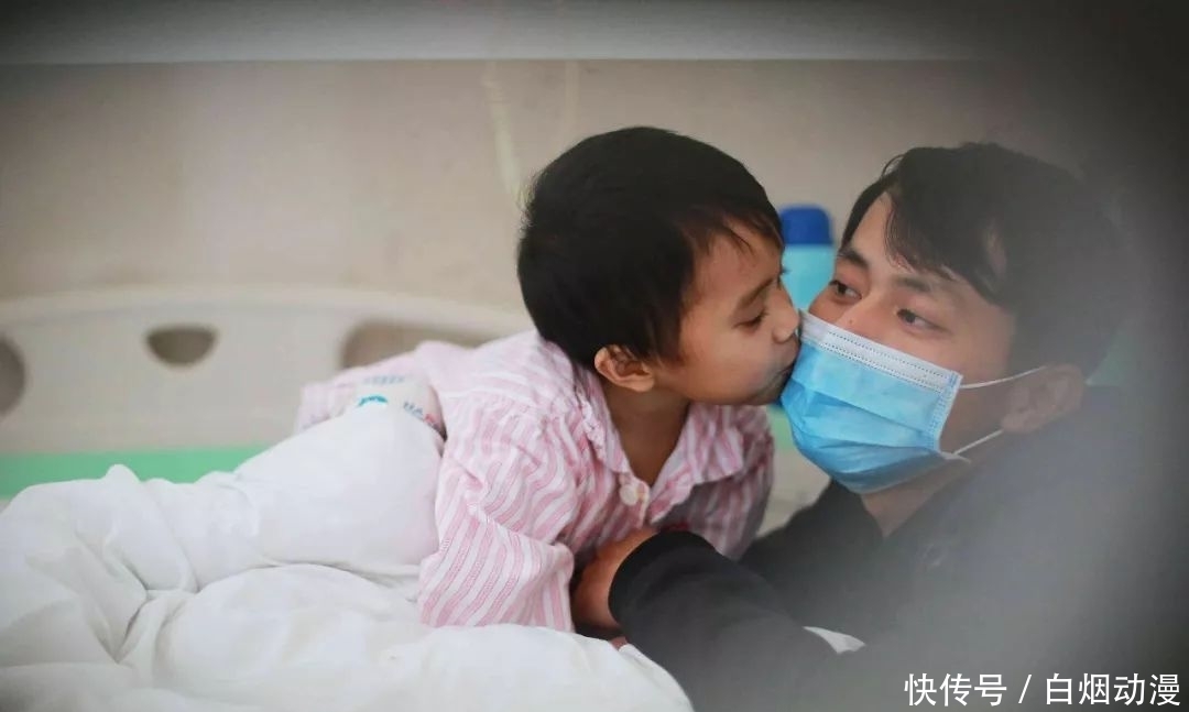  「发病」4岁男童患怪病病好时帅帅的，发病时肚大像怀孕双眼只剩一条线！