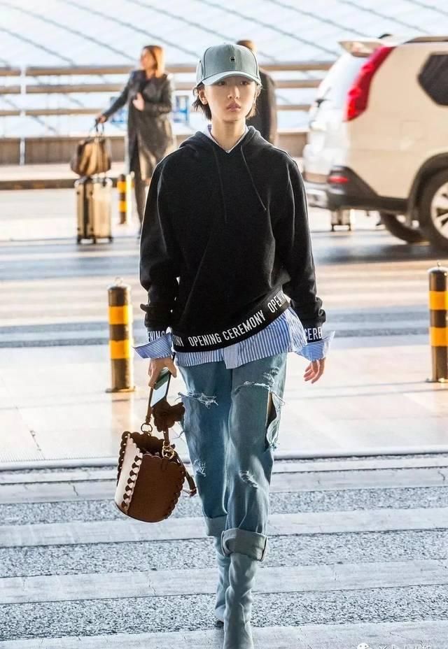  漂亮：时尚街拍示范性，这25套连帽卫衣穿衣搭配，究竟漂亮在哪儿？