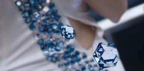 迪丽热巴大秀身材,忽然间衣服这样了?