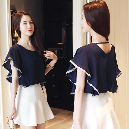 天热了，假如你不想裙子配丝袜，那你试试下面这穿法，好看又气质