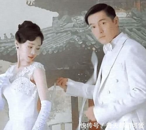 婚纱照■宋轶胡歌“婚纱照”引热议,当宋轶贴脸靠近时,瞬间被胡歌的眼神戳中笑点