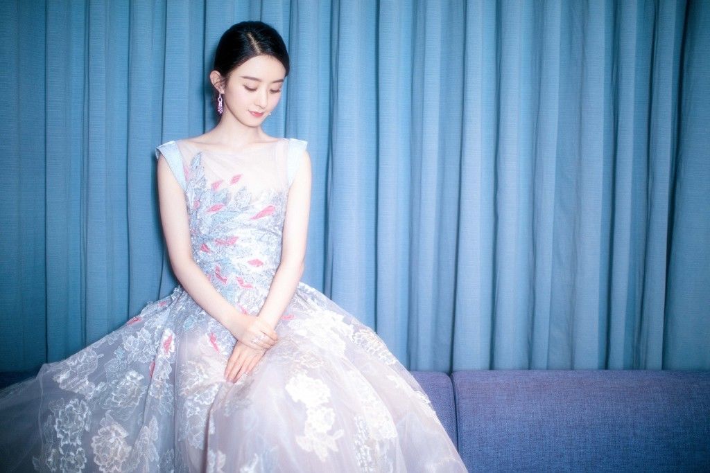 赵丽颖究竟有多美?网友:她宛若掉落在人间的精灵