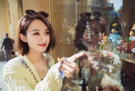 赵丽颖现身深圳商场，身材纤细打破身孕谣言