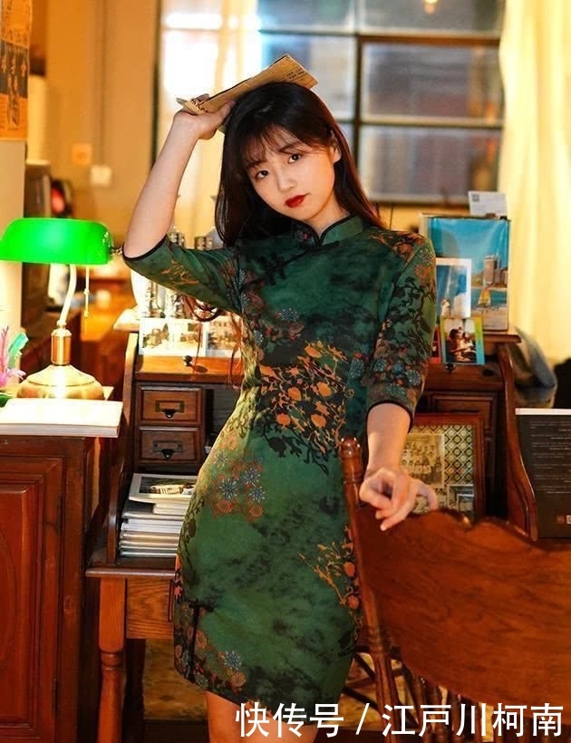 #过时#“包臀裙”已经过时了,今春流行的是“旗袍”,显瘦优雅有气质