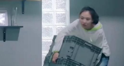  上线：棠雪被梨语冰恶作剧，情敌上线立马警告不许恋爱，又酸又甜