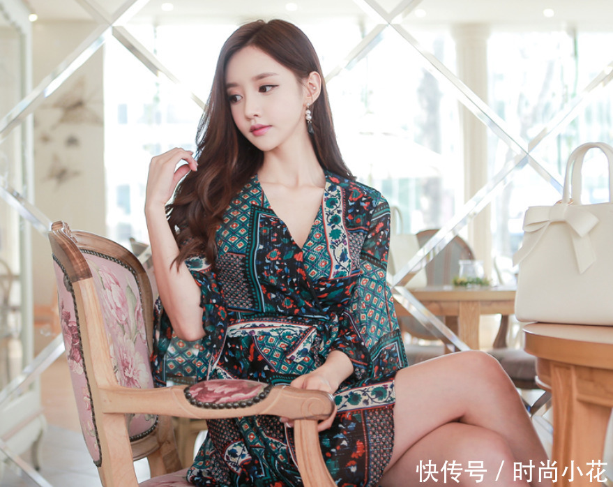 女神必备:时尚潇洒的紧身裙小姐姐,衬托出优美的身材线条!