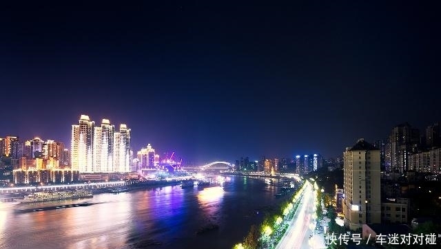 中国“夜景”最美的2座城市，西安上榜，第一名实至名归