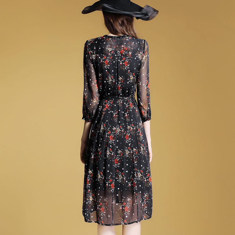 迷人身材穿出来，雪纺连衣裙，独特的风情，丰满女人穿上超亮眼