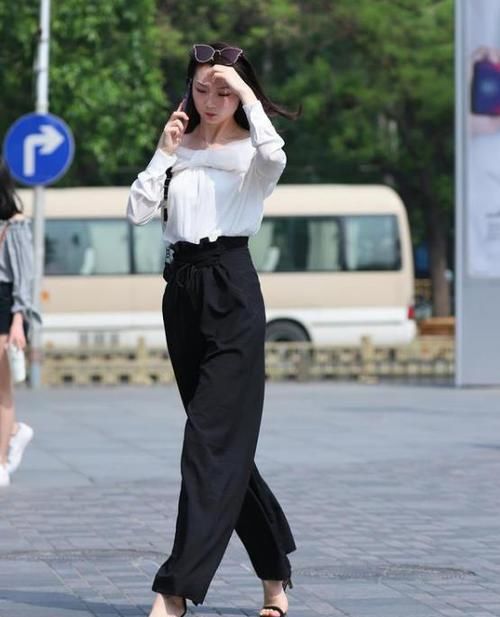  风采：街拍：温柔可人的美女，一条黑色的连衣裙，时尚唯美气质风采