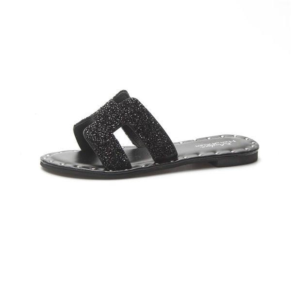 高跟鞋已经OUT了,三伏天巨流行这几款一字拖,谁穿谁时髦