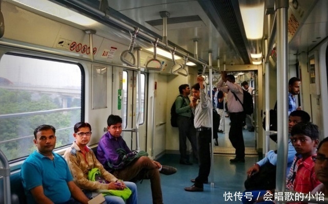 中国小伙体验印度地铁,看看印度地铁女性车厢,和你想的一样吗