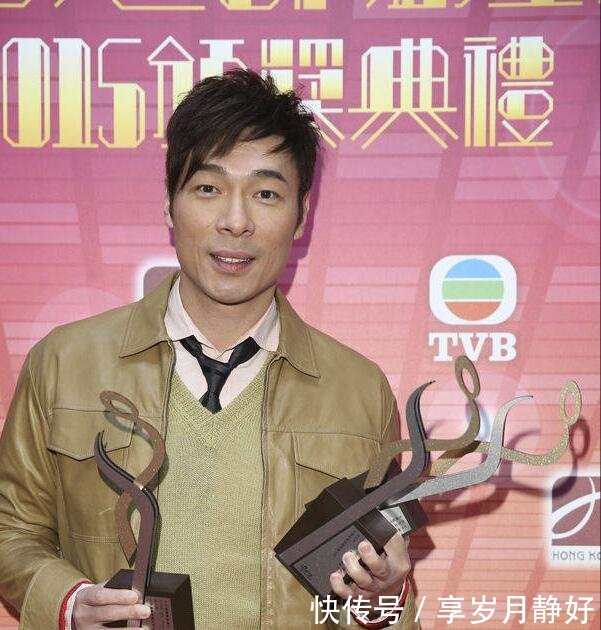 恩爱30年!郑秀文许志安外出十分钟换多种牵手