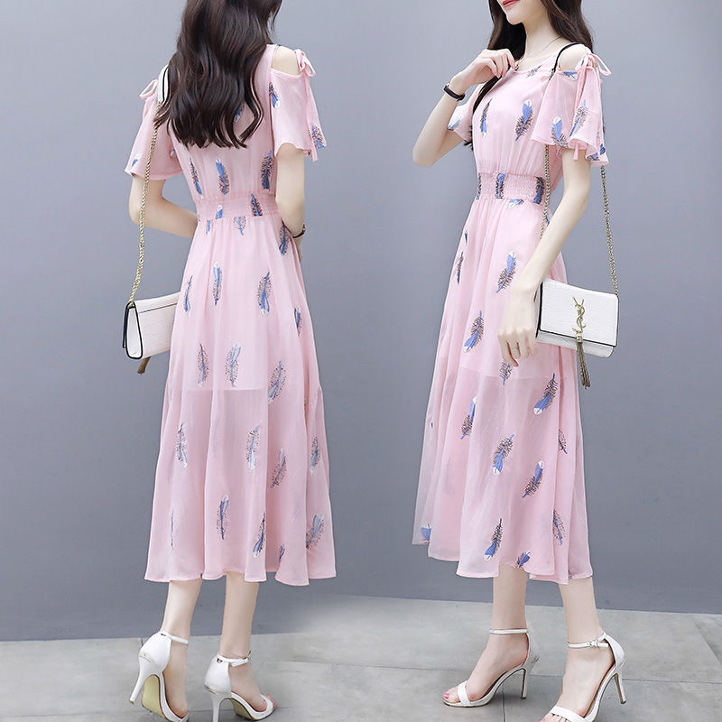 太美腻!50岁老妈出门逛街穿款“印花”美裙，连年轻人都盯着看