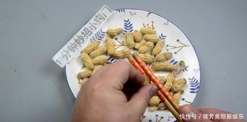 【让我们一起】瓶盖上戳2个洞插根筷子,这个作用太牛了,学会一年能省好几百