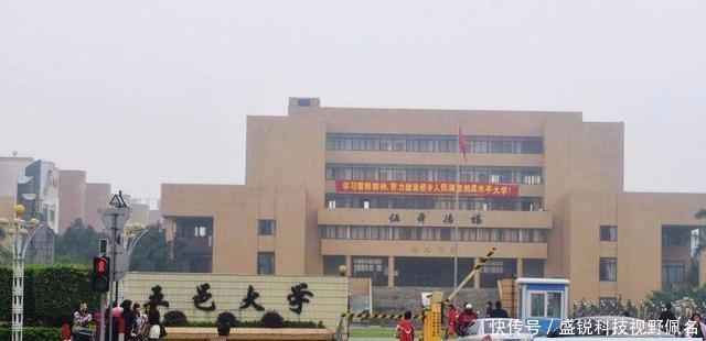  「高校」广东的一个地级市，人口达四百多万，一所高校难倒外地