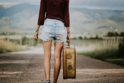 女生穷游背后的惊人的秘密:风光背后有屈辱与辛酸