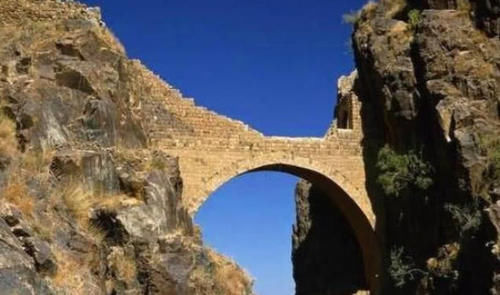 世界上“古怪”的桥，400年前就已存在，其建造之谜从未解开