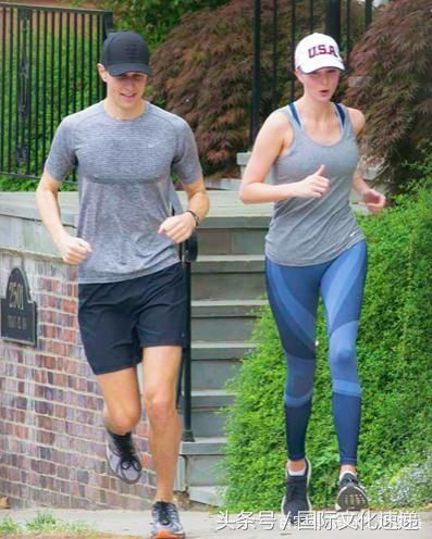 伊万卡亮相：这次不穿裙子，换上裤装的她却气场更加强大！