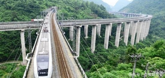  造价■中国最难修建的铁路，一公里造价1个亿，5万人整整修了7年
