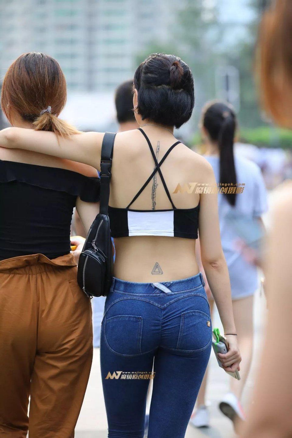 街拍:这才是完美背影杀，差点跟回家!