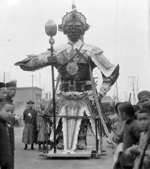  「发现」美国人在鞋盒里发现了6000张中国老照片